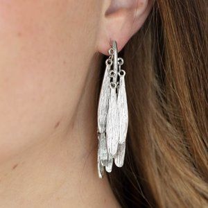 ❤ Pursuing The Plumes Earrings